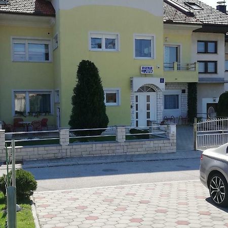 Apartmani Nova Karlovac Exteriör bild