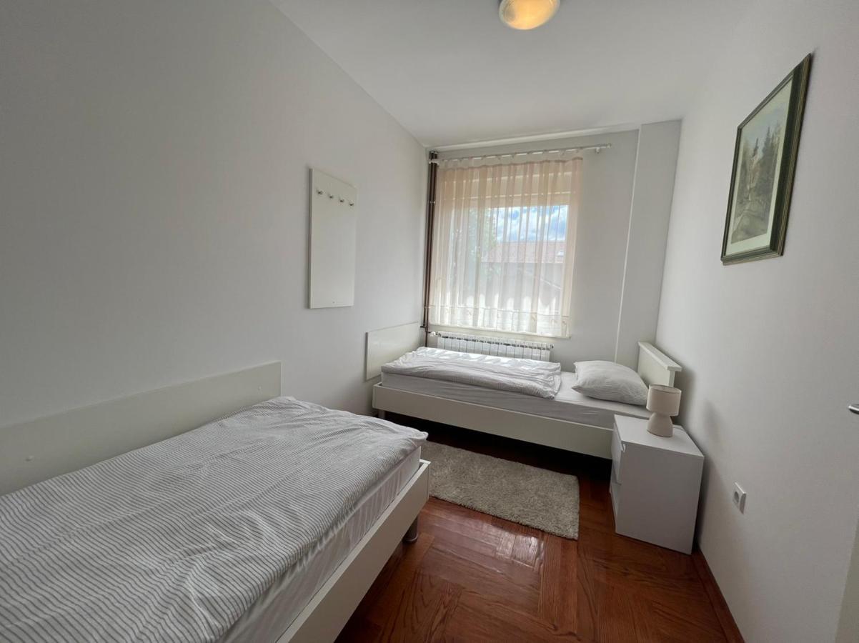 Apartmani Nova Karlovac Exteriör bild