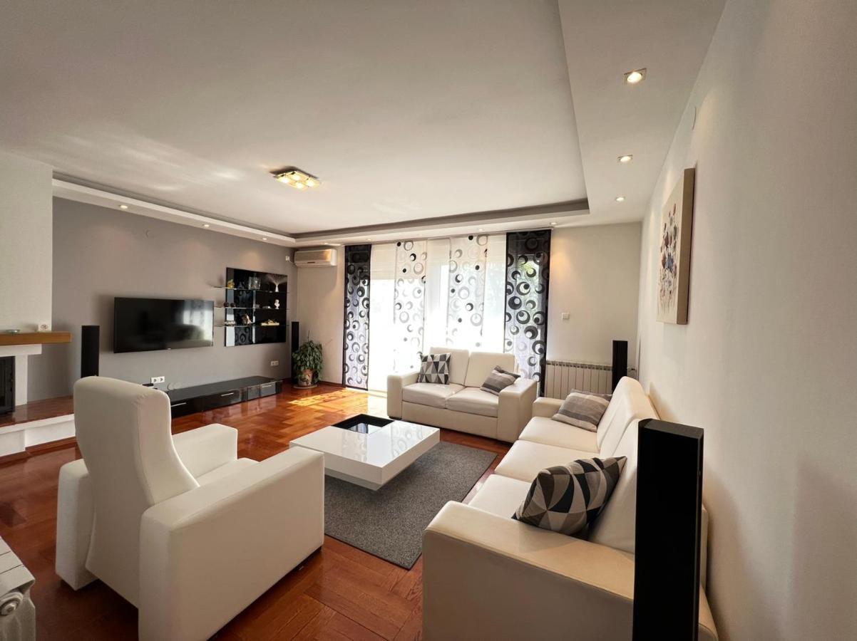 Apartmani Nova Karlovac Exteriör bild