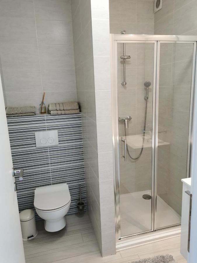 Apartmani Nova Karlovac Exteriör bild