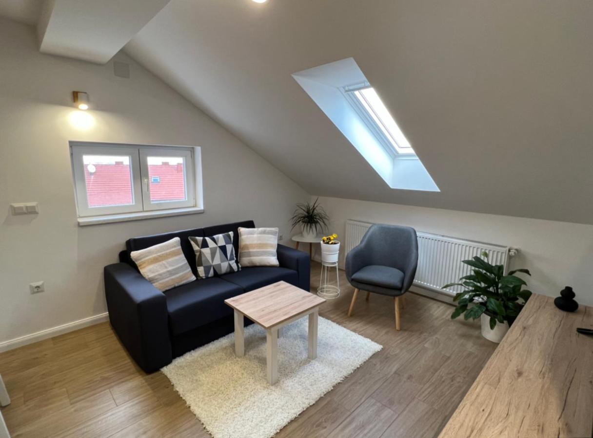 Apartmani Nova Karlovac Exteriör bild