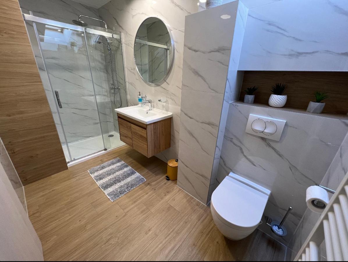 Apartmani Nova Karlovac Exteriör bild