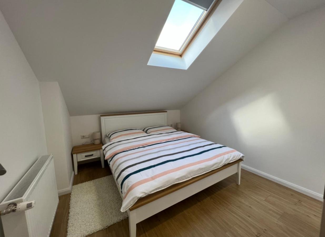 Apartmani Nova Karlovac Exteriör bild