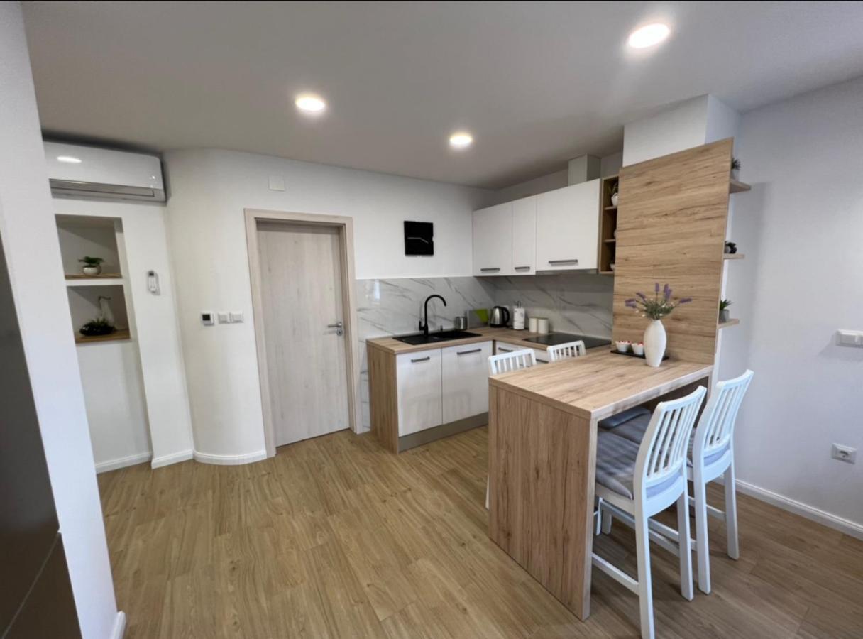 Apartmani Nova Karlovac Exteriör bild