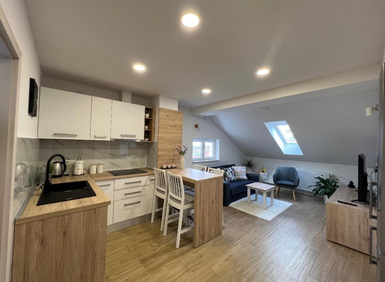 Apartmani Nova Karlovac Exteriör bild