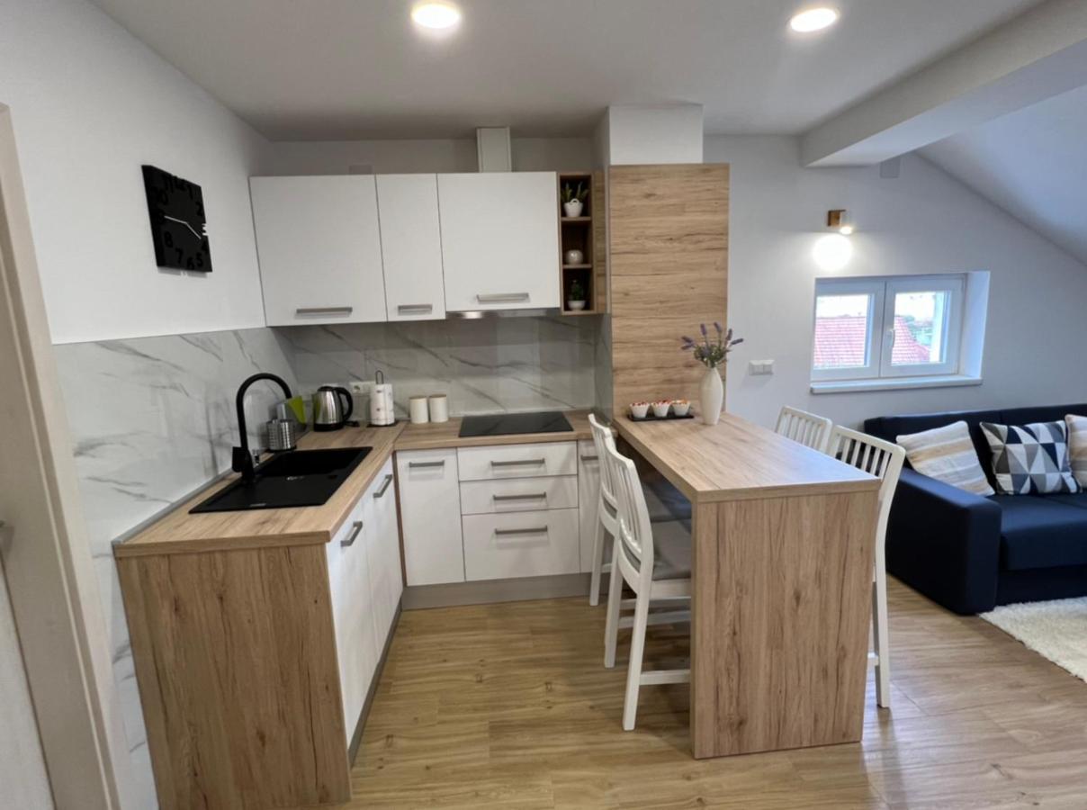Apartmani Nova Karlovac Exteriör bild