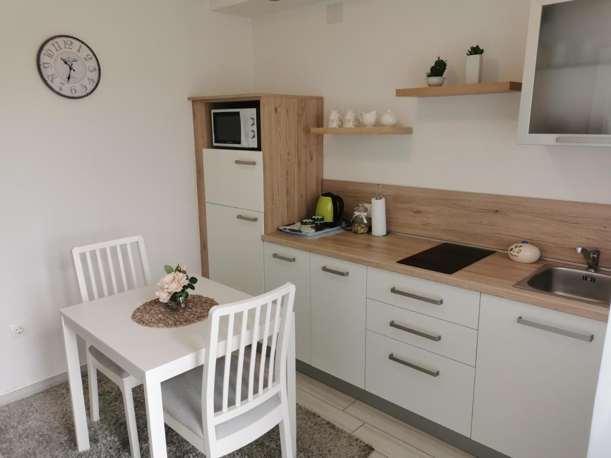 Apartmani Nova Karlovac Exteriör bild