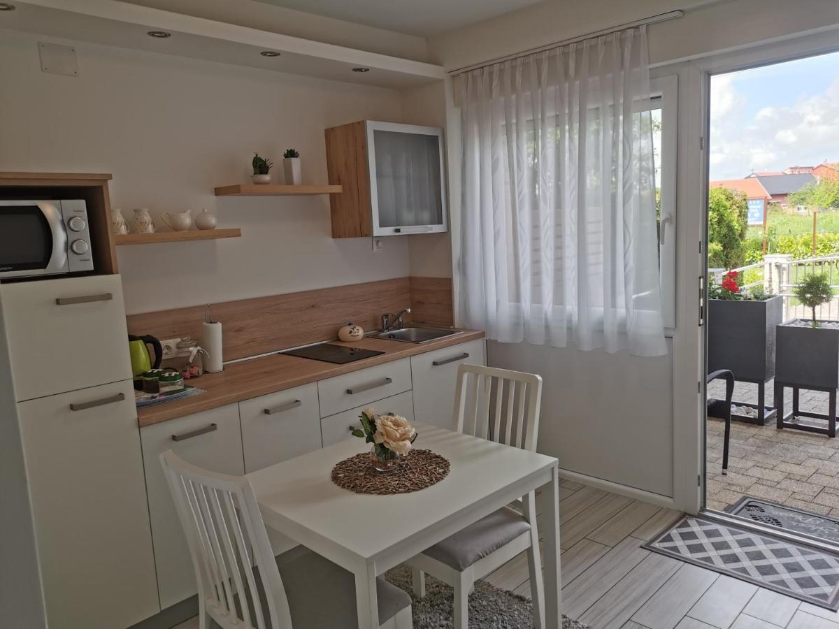 Apartmani Nova Karlovac Exteriör bild