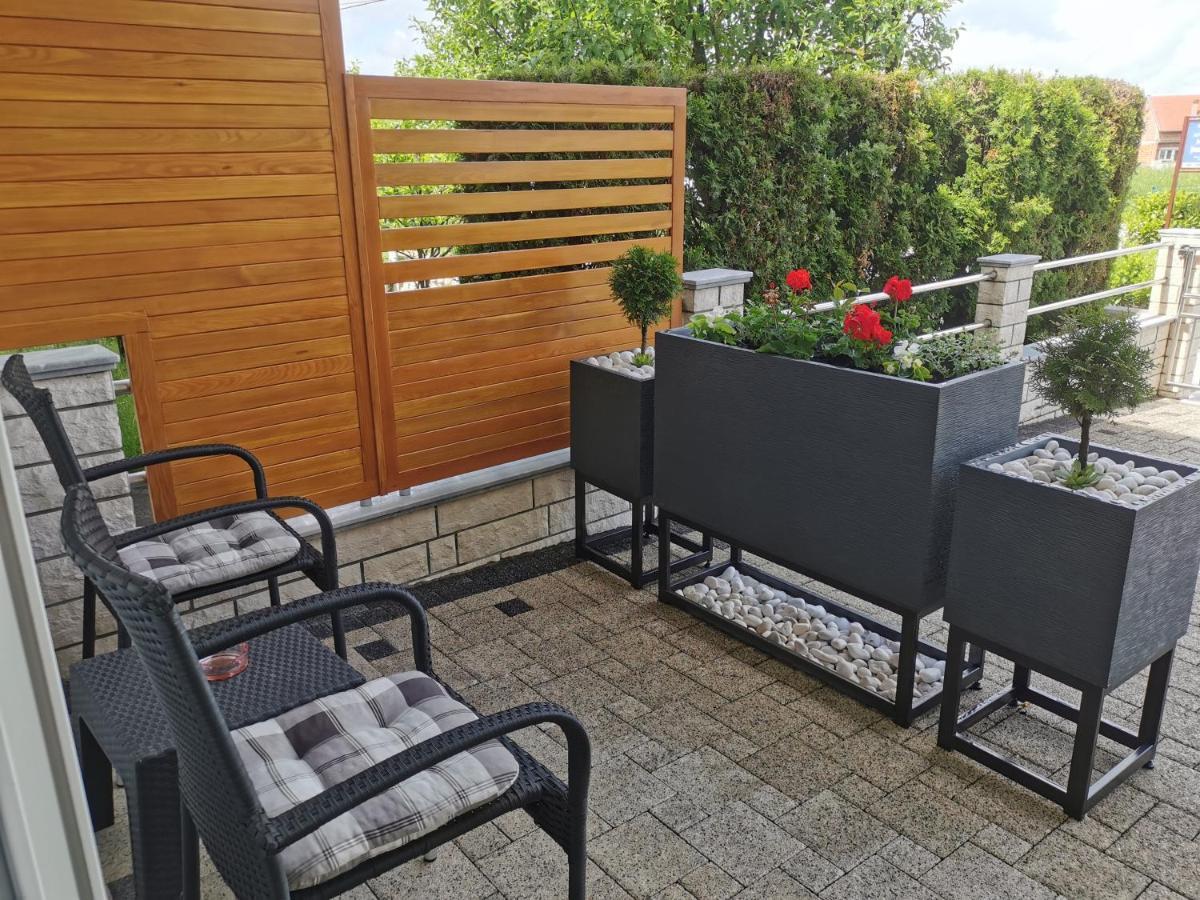 Apartmani Nova Karlovac Exteriör bild