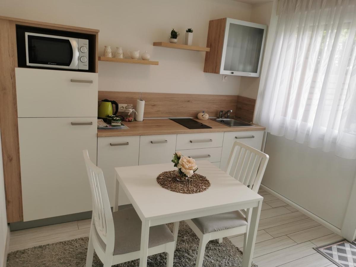 Apartmani Nova Karlovac Exteriör bild