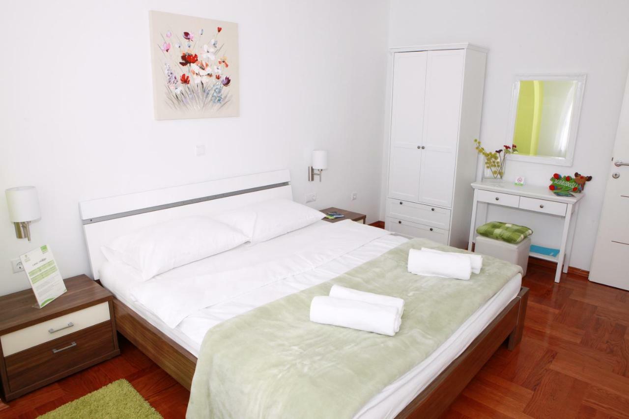 Apartmani Nova Karlovac Exteriör bild