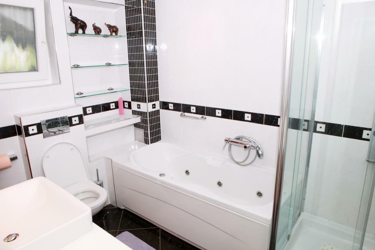 Apartmani Nova Karlovac Exteriör bild