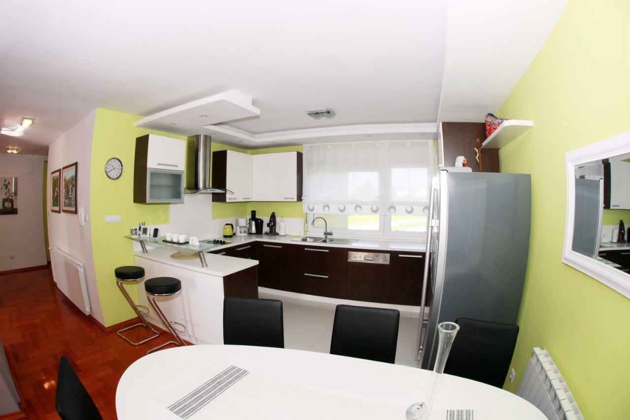 Apartmani Nova Karlovac Exteriör bild