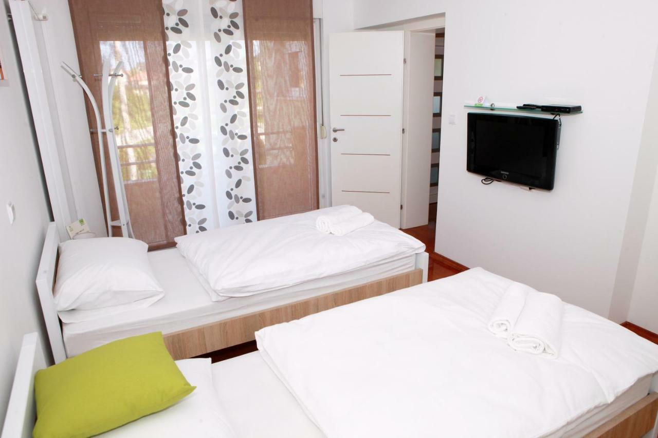 Apartmani Nova Karlovac Exteriör bild