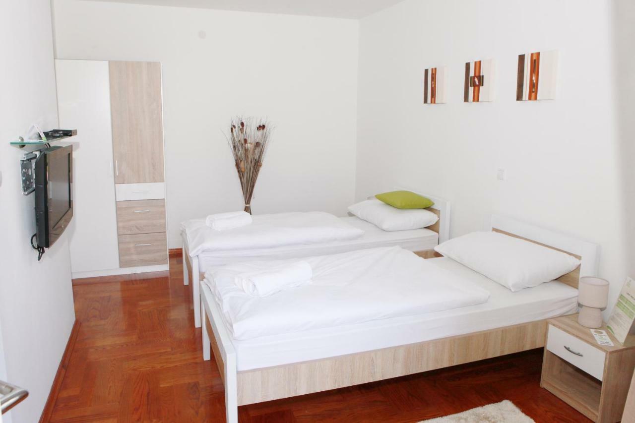 Apartmani Nova Karlovac Exteriör bild