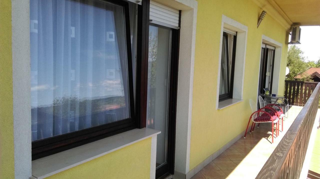 Apartmani Nova Karlovac Exteriör bild