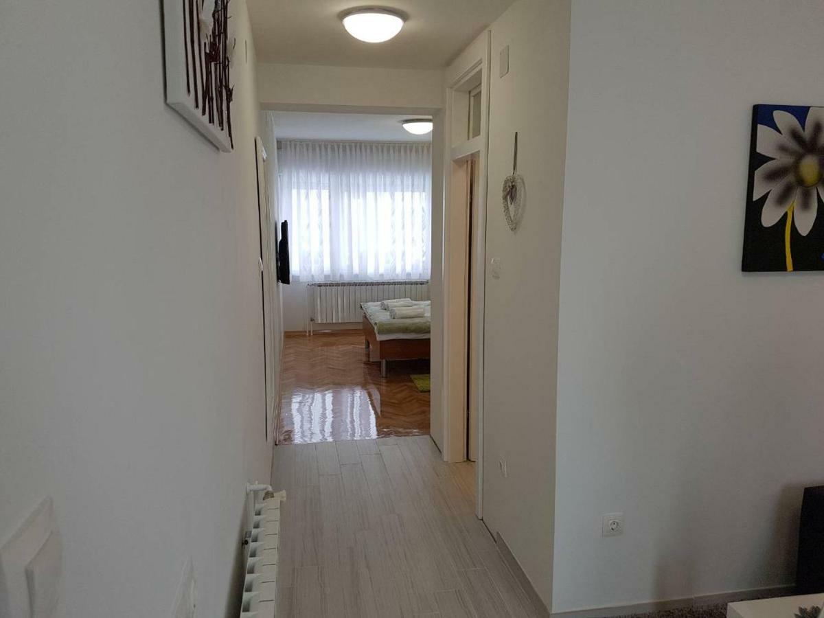 Apartmani Nova Karlovac Exteriör bild