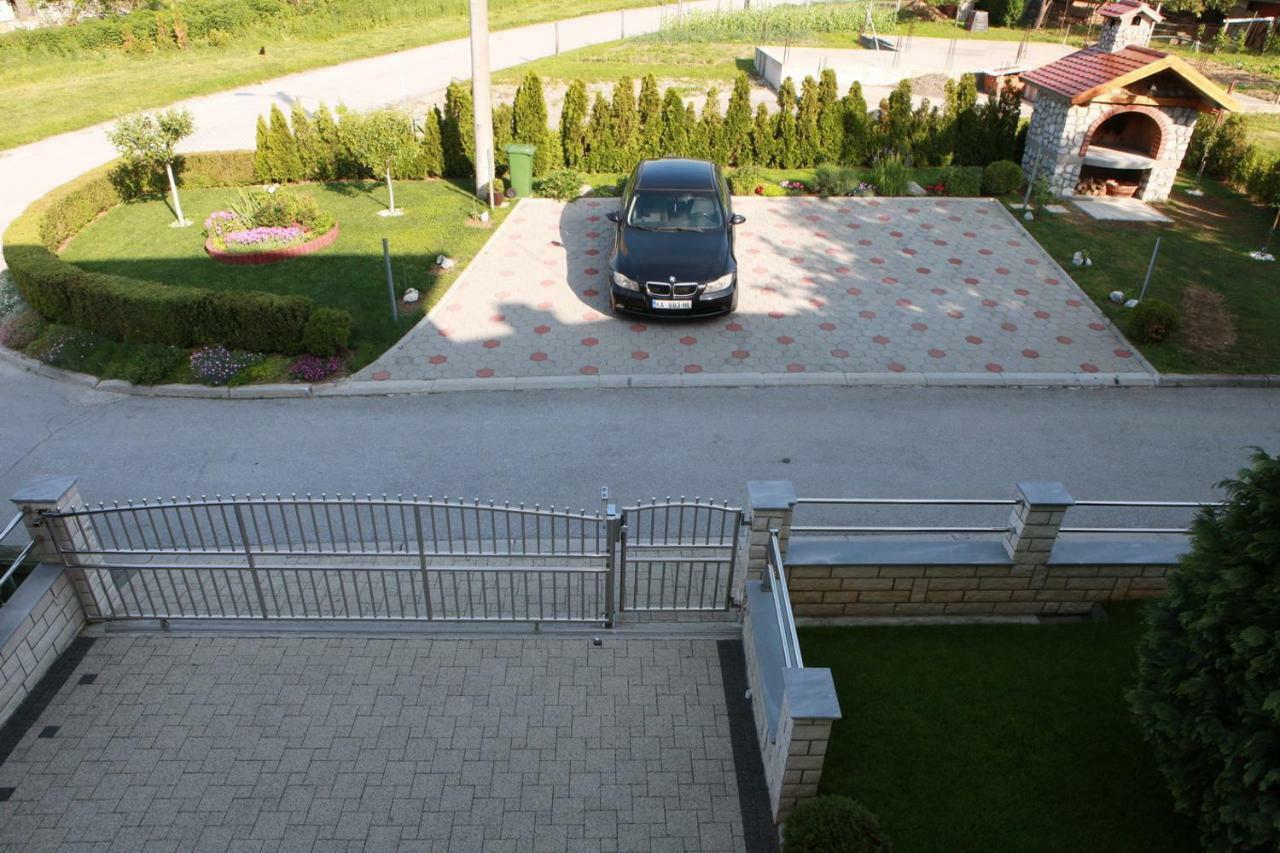 Apartmani Nova Karlovac Exteriör bild