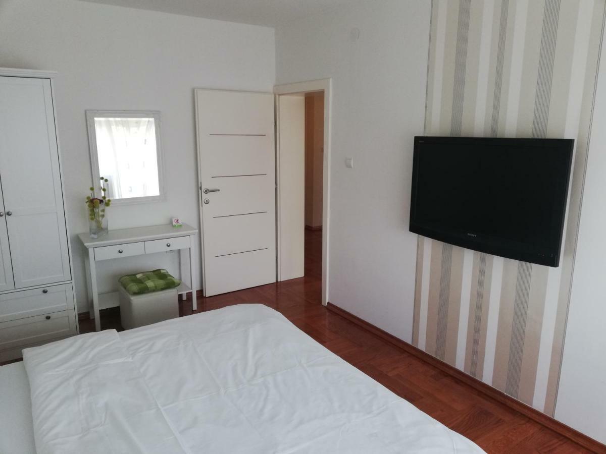 Apartmani Nova Karlovac Exteriör bild